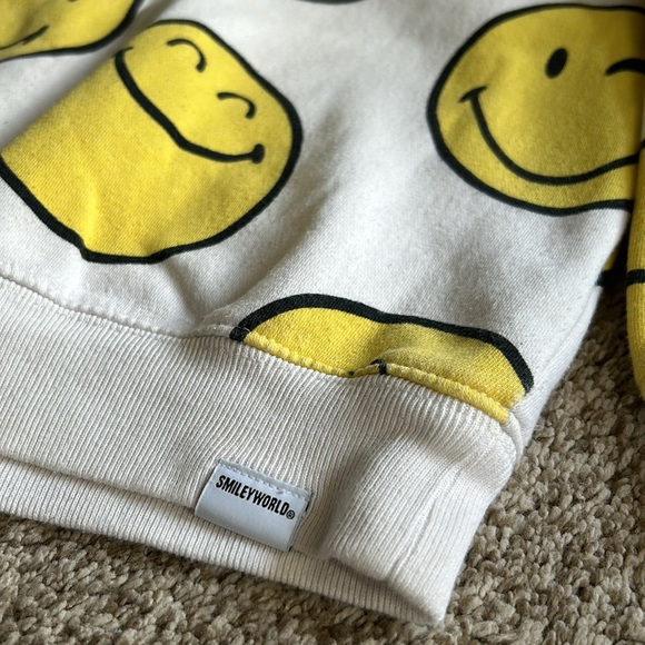Gap Smiley World Crewneck - Picture 3 of 4